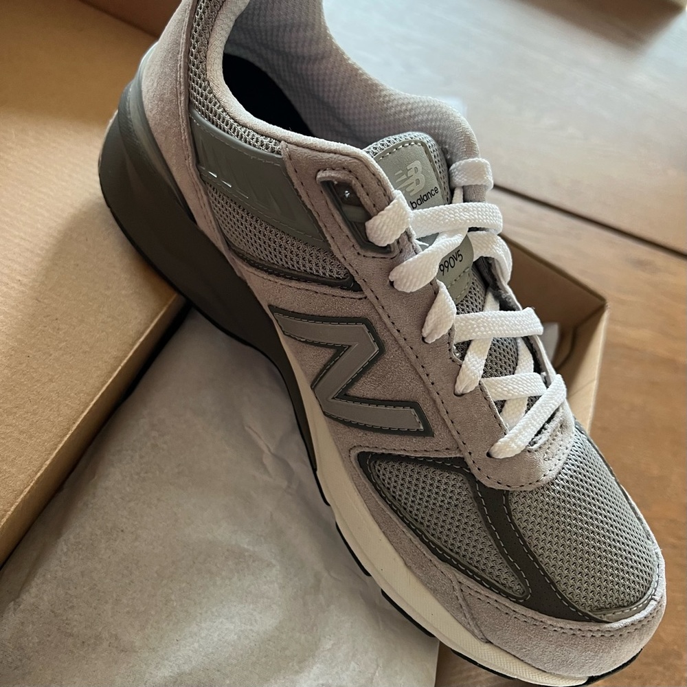 New Balance 990 size w8 (kids 6.5)